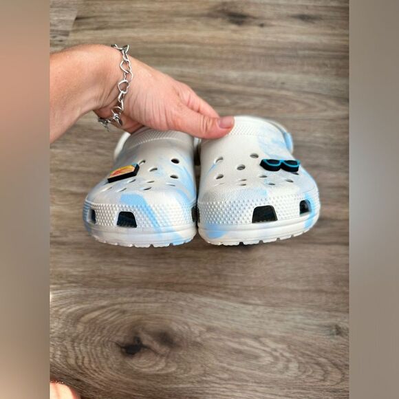 Crocs Unisex Classic Marbled Clog - Blue Calcite Size W-6 M-4 - Picture 6 of 10